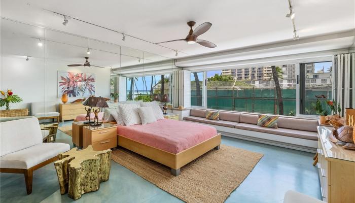 Colony Surf Ltd condo # 206, Honolulu, Hawaii - photo 1 of 21