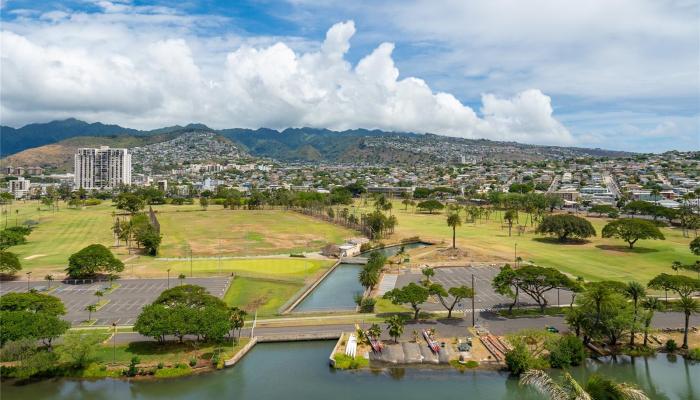 Liliuokalani Gardens condo # 1511, Honolulu, Hawaii - photo 1 of 21
