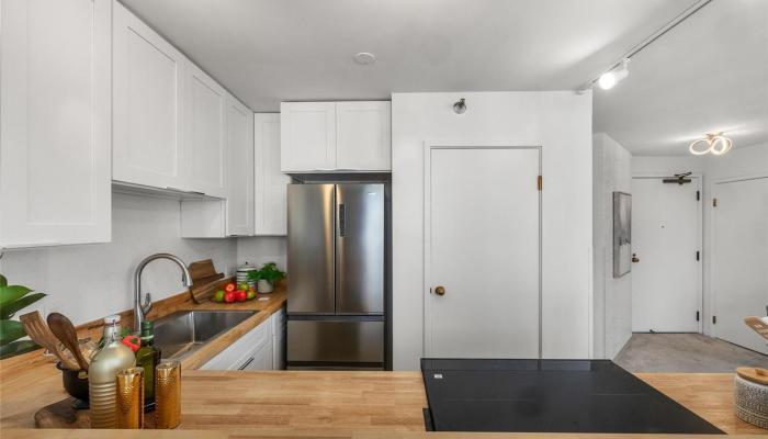 Liliuokalani Gardens condo # I-1801, Honolulu, Hawaii - photo 1 of 25