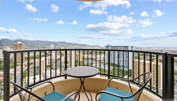 Horizon View Tower condo # 26D, Honolulu, Hawaii - photo 1 of 1