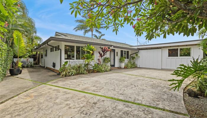 321  Kealahou Place Coconut Grove, Kailua home - photo 1 of 25