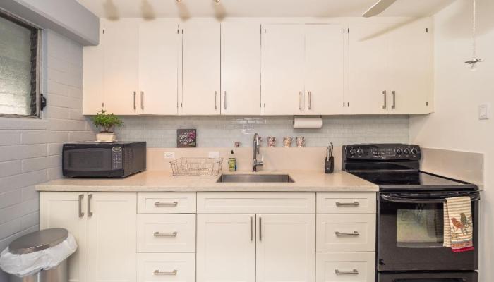 Hawaiian Prince Apts Ltd condo # 407, Honolulu, Hawaii - photo 1 of 1