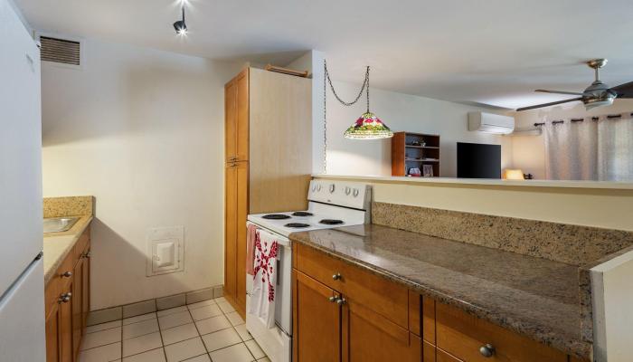 411 Kaiolu Inc condo # 504, Honolulu, Hawaii - photo 1 of 16