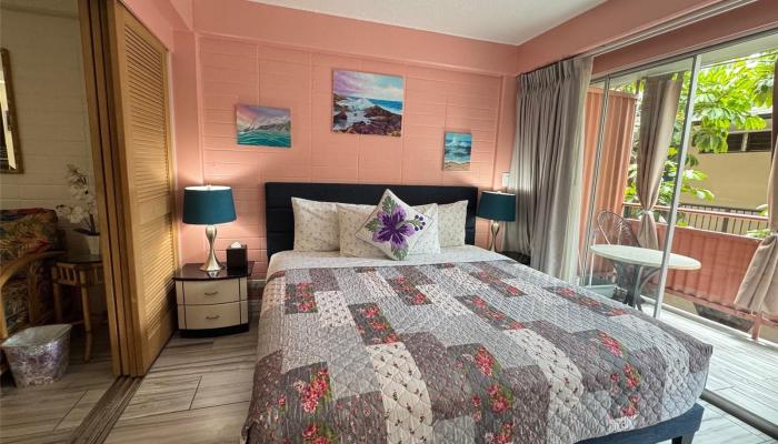 Hawaiian King condo # 410, Honolulu, Hawaii - photo 1 of 20