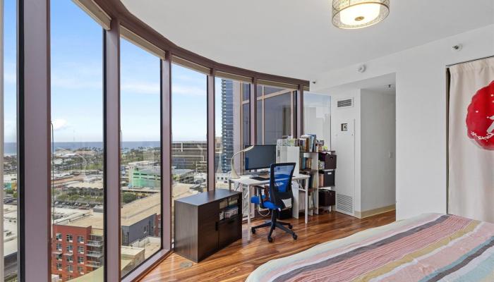 One Waterfront Tower condo # Mauka/1701, Honolulu, Hawaii - photo 1 of 20