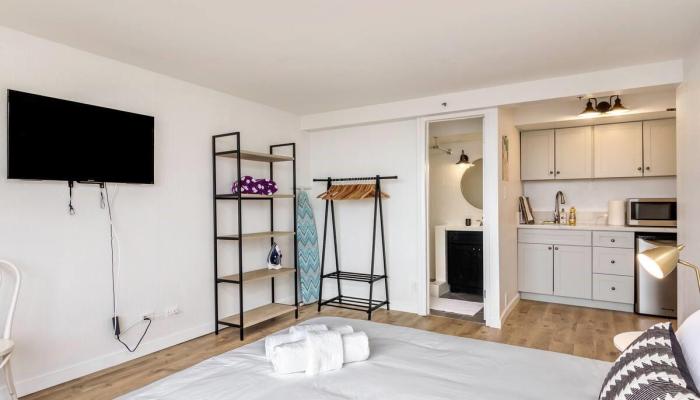 Hawaiian Monarch condo # 2409, Honolulu, Hawaii - photo 1 of 1