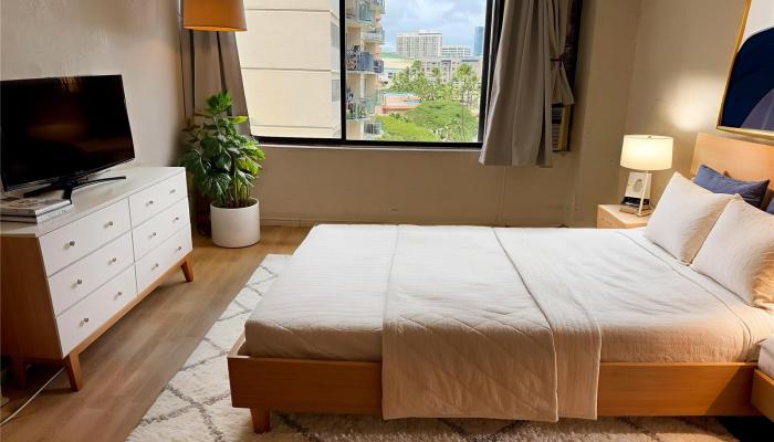 Hawaiian Monarch condo # 815, Honolulu, Hawaii - photo 1 of 24