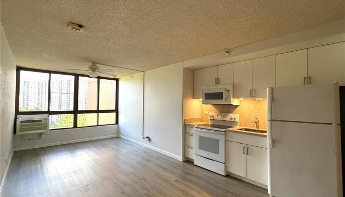 Plaza Landmark condo # 1008, Honolulu, Hawaii - photo 1 of 17