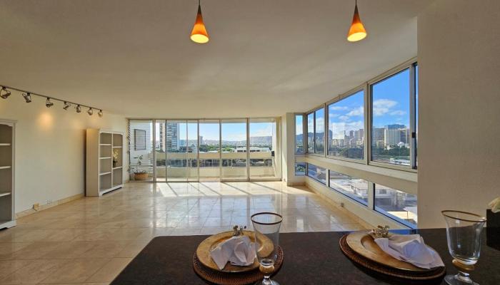 Ala Wai Plaza Skyrise condo # 800, Honolulu, Hawaii - photo 1 of 20