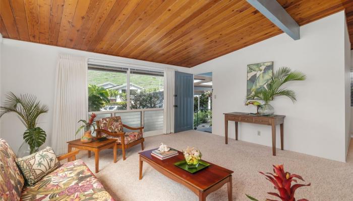 617  Hahaione Street Hahaione-lower, Hawaii Kai home - photo 1 of 25