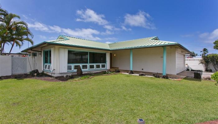 636  Kaumakani Street Luna Kai, Hawaii Kai home - photo 1 of 25