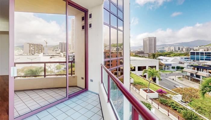 Imperial Plaza condo # 806, Honolulu, Hawaii - photo 1 of 25