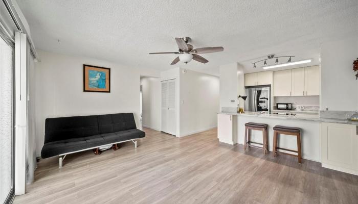 Coty Tower condo # 402, Honolulu, Hawaii - photo 1 of 14