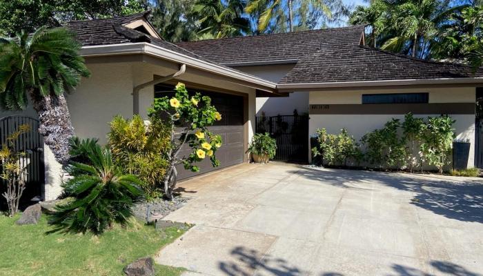 7832  Makaaoa Pl Queens Gate, Hawaii Kai home - photo 1 of 25