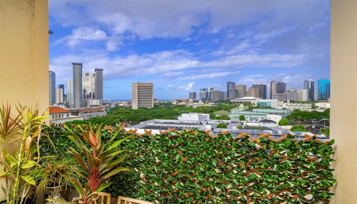 Pacific Manor condo # 804, Honolulu, Hawaii - photo 1 of 25