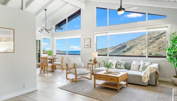 817  Ekoa Place Aina Haina Area, Diamond Head home - photo 1 of 25