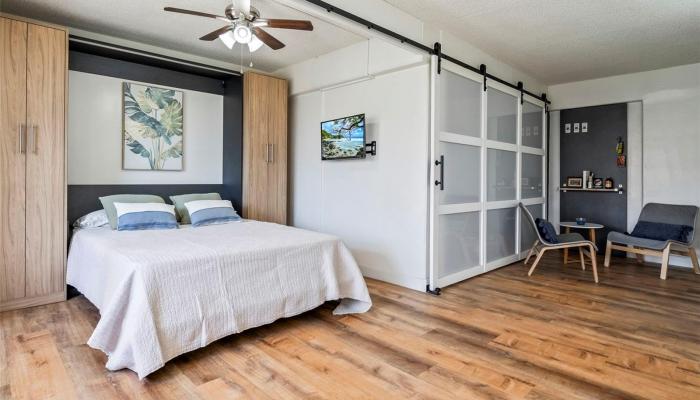 King Manor condo # 704, Honolulu, Hawaii - photo 1 of 25