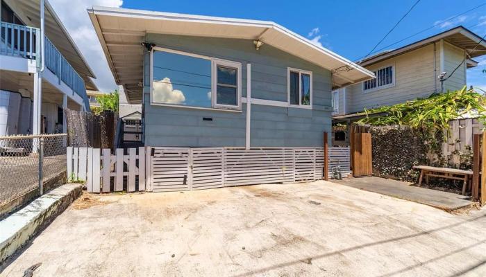 908  Simon Road Kamehameha Heights, Honolulu home - photo 1 of 25