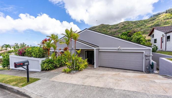 928  Hokulani Street Hahaione-upper, Hawaii Kai home - photo 1 of 25