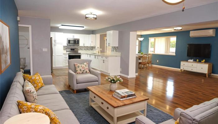 95-1078  Kahakiki Street Mililani Mauka, Central home - photo 1 of 25