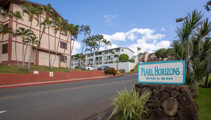 Pearl Horizons 2B condo # 276, Aiea, Hawaii - photo 1 of 25