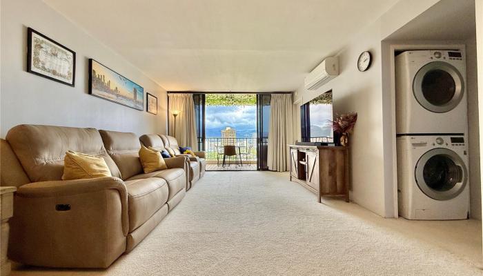 Franklin Towers condo # 19A, Honolulu, Hawaii - photo 1 of 23